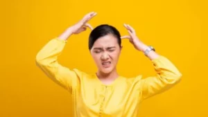 ڈینڈرف یعنی بالوں میں خشکی کا مسئلہ عام تو ہے لیکن کیا اس کا کوئی علاج بھی ہے؟ بی بی سی اردو